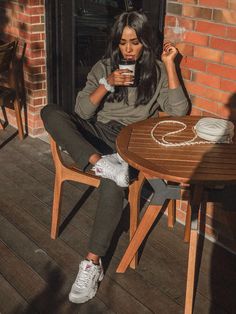 Get The Look : Jogging Sets | Vanessa Oblinsky Vanessa Oblinsky, Vanessa Oblinsky style, Vanessa Oblinsky outfits, athleisure sets, joggers, casual outfits Outfit Dia, Fila Disruptor Ii, Fila Disruptor, 2020 Style, Fila Disruptors