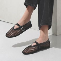 Discover Fashion Mesh Ballet Flats, the perfect chic and comfortable women's footwear. These stylish ballet flats offer both elegance and comfort for everyday wear. Casual Ballet Flats, Comfortable Footwear, Black Ballet Flats, Womens Ballet Flats, Fall Shoes, Affordable Luxury, Women's Footwear, Mary Jane Shoes, Black Mesh