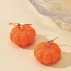 Nwt Pumpkin Drop Earrings Unique Design: These Earrings Feature A Cute Pumpkin Design That Is Perfect For The Autumn Season. Autumn Jewelry: Add A Touch Of Fall To Your Outfit With These Stylish Earrings. High-Quality Material: Made Of Resin, These Earrings Are Durable And Lightweight For Comfortable Wear. Perfect Gift: These Earrings Make A Great Gift For Any Woman Or Girl Who Loves Autumn And Unique Jewelry. Versatile: Wear These Earrings To Thanksgiving Dinner, Pumpkin Patches, Or Any Autumn Free People Earrings, Anthropologie Earrings, Silver Threader Earrings, Pumpkin Earrings, Fall Earrings, Stylish Earring, Fall Jewelry, Pumpkin Design, Cat Earrings