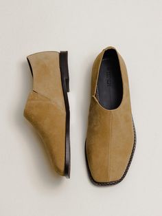 Composition : COW LEATHERColor : Soft Black,Suede SandCountry of Origin : Republic of Korea Soft Black, Black Suede, Flat Shoes Women, Loafer Flats, Cow, Loafers, Composition, Women Shoes, The Originals