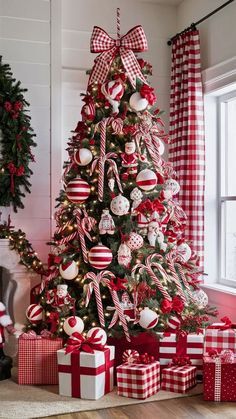 #Christmas Decoration Ideas# Christmas Decoration Ideas, Creative Christmas Trees, Diy Christmas Tree, Christmas Decorations To Make, Clever Diy, Christmas Tree Toppers, Outdoor Christmas Decorations, Tree Toppers, Beautiful Christmas