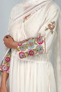 Shop for Devyani Mehrotra White Viscose Georgette Mukaish Chanderi Kurta Set for Women Online at Aza Fashions Applic Work, Summer Casuals, Suit Embroidery, Mom Daughter Outfits, Kurta Cotton, Preschool Tracing, Designer Kurta, Kurta Set For Women, Hand Embroidery Dress