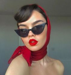 Stile Pin Up, ماثيو ماكونهي, Beauty Crush, Glamour Decor, Head Scarf Styles, Haircut Styles, Look Retro, Dark Feminine, Glamour Makeup