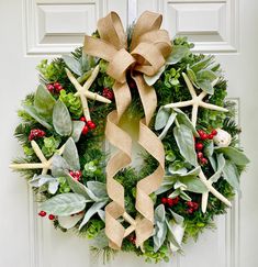 a christmas wreath with starfishs and greenery