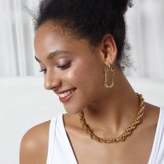 Introducing our bold and beautiful Priscilla Necklace, a true statement piece that is sure to make an impact. This necklace is crafted from high-quality materials and plated with 18k gold, giving it a luxurious and high-end appearance. Designed to make a statement, this necklace is 11mm thick and features a perfect 18. Elegant Chunky Chain Choker Jewelry, Elegant Chunky Chain Necklace, Chic Metal Necklaces, Elegant Long Chunky Chain Necklace, Chic Clavicle Chain Jewelry, Elegant Chunky Chain Long Necklace, Gold Plated Gold Chain Necklace, Gold Plated Chunky Chain Choker, Elegant Gold Plated Necklace With Chunky Chain