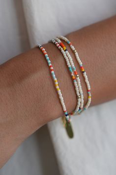 Seed Bead Wrap Bracelets, Easy Beaded Bracelets Patterns, Seed Bead Jewelry Necklaces, Cute Glass Bead Bracelet Ideas, Seed Bead Friendship Bracelets, Small Glass Bead Bracelet, Friendship Bracelet Patterns Beads, Seed Bracelet Ideas, Glass Beaded Bracelets Ideas