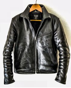 Leather Jacket Men Style, Best Leather Jackets, Gents Fashion, Tactical Clothing, Leather Jacket Style, Men's Leather Jacket, Motorcycle Outfit, Mens Casual Dress, Vintage Leather Jacket