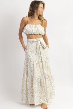 Fitted Cropped Beach Skirt, Cropped Fitted Beach Skirt, Fitted Cropped Skirt For The Beach, Fitted Cropped Skirt For Vacation, Spring Two-piece Cropped Dress, White Cropped Vacation Sets, White Two-piece Cropped Crop Top, White Cropped Sets For Vacation, White Two-piece Cropped Top