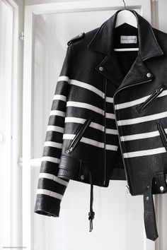 Black, white-striped leather jacket | @andwhatelse Striped Leather Jacket, Looks Black, Outfit Trends, Inspiration Mode, Leather Jackets Women, Mode Inspiration, White Fashion, Jacket Style, Look Fashion