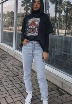 Tshirt And Turtleneck Outfit, Turtleneck And Tshirt, Black Tshirt Outfit, Black Turtleneck Outfit, Oversize Tshirt Outfits, Turtleneck Outfit, Shotting Photo, Look Retro, Tomboy Style Outfits