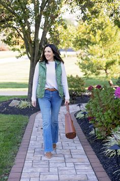 25 Casual Denim Outfits for Fall 2024 | Jo-Lynne Shane Jo Lynne Shane, Belt With Jeans, Outfits For 2023, Essential Shoes, Casual Denim Outfits, Chicago Trip, Olive Jeans, Jolynne Shane, Outfits For Fall