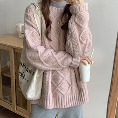 Embrace the chilly season with our must-have Round Neck Knit Sweater. Stay warm, stylish, and oh-so-comfortable! #FallFashion #CozyChic #SweaterWeather #StyleComfort 🧡👚 Barista Fits, Mode Ulzzang, Batwing Sweater, Twist Pattern, Pullover Outfit, Yeah Yeah, Thick Sweaters, Teenager Outfits, A Mirror