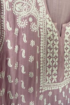 This Purple Muslin Silk Lucknowi Chikankari Ladies Long Straight Kurta is an elegant and versatile choice for any occasion. Made from skin-friendly muslin silk and adorned with intricate Lucknowi chikankari handwork embroidery, it promises both comfort and style. Muslin Silk Length 46" inches Long sleeves 20" inches Round neck Side slit All over handwork Chikankari embroidery Margin: no Dry clean Sharara Suit Pakistani, Phulkari Pants, Lucknowi Kurta, Gharara Suits, Patiala Salwar Suits, Chikankari Embroidery, Bridal Dupatta, Phulkari Dupatta, Chikankari Suits