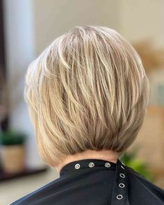 29 Stylish Ways to Wear a Stacked Bob with Layers Stacked Bob With Layers, Bob With Layers, Short Stacked Bob Haircuts, Short Layered Bob Haircuts, Stacked Hair