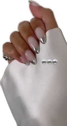 White Nails Chrome Tips, Sliver Chrome French Nails, White Nails With Silver Tips, Milky White With Chrome Nails, Light Silver Chrome Nails, Matalic Nails Acrylic Silver, Silver Tips Nails, Nails Ideas Chrome, Cream Chrome Nails