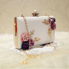 Tas Lv, Envelope Handbag, Cheap Purses, Embellished Bags, Party Clutch, Floral Bags, Pearl Bridal, Gorgeous Leather, Wedding Bag