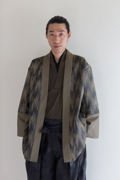 Kimono Sleeve Tops with Collar Khaki  Available at the Sou Sou San Francisco store and our online shop http://www.sousouus.com/ Kimono With Collar, Mens Kimono Shirt, Kimono Outer, Kimono Sleeve Top, Modern Kimono, Male Kimono, Batik Fashion, Tech Fashion, Kimono Jacket