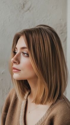 36 Blunt Cut Bob Hairstyles That Will Make You Want to Chop Your Hair Shoulder Haircuts, Short Stacked Hair, Short Stacked Bob Haircuts, Shoulder Haircut, Short Blonde Bobs, Stacked Hair, Blonde Tips, Crop Hair, Stacked Bob Haircut