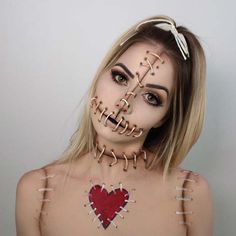 Voodoo Doll Makeup, Beautiful Halloween Makeup, Makeup Zombie, Makeup Clown, Fantasy Make-up, Halloweenský Makeup, Halloween Make-up Looks, Uhyggelig Halloween, Drag Make-up