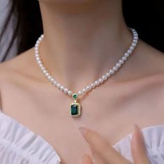 Material: Pearl Color: Green Lifting Natural Freshwater Pearl Necklace Fashion Element: Pearl, Saturn Style: Fashion OL Pearl Jewelry Design, Wedding Blouse Designs, Medieval Jewelry, Green Pearls, Simple Green, Fancy Jewellery, Freshwater Pearl Necklace, Jewel Box, Diy Crafts Jewelry