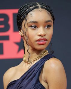 Explore beautiful hair styles braids! Discover easy-to-create and elegant braid designs for any occasion. Akira Akbar, Cute Natural Hairstyles, Hair Afro, Box Braids Hairstyles, Black Girls Hairstyles, Aesthetic Hair, Protective Hairstyles, Braid Styles