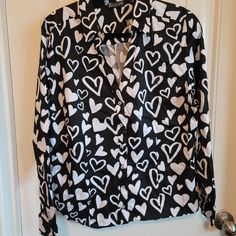 *Nwt* New York And Company Long Sleeve Heart Blouse. 98% Cotton 2% Spandex Shop My Closet Today! Make An Offer Today! Fast Shipper! Smoke And Pet Free Home! Casual Fitted Blouse With Heart Print, Fitted Heart Print Blouse, Trendy Belts, Green Sleeveless Blouse, White Knit Cardigan, Blue Striped Blouse, Batwing Blouse, Heart Blouse, Knotted Blouse