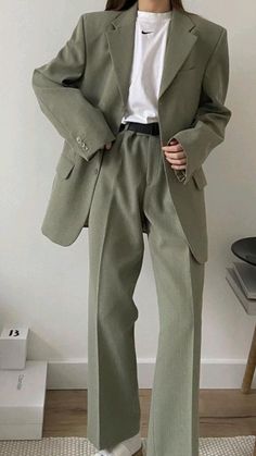 Womens Suit Outfits, 40s Mode, Mode Shoes, Korean Outfit Street Styles, Korean Casual Outfits, Neue Outfits, Elegante Casual, Tomboy Style Outfits