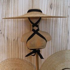 Traditional French straw hat worn by lavender harvesters. *adore the way it is tied:) Harvesting Lavender, Dress Forms, Love Hat, Straw Hats, Vintage Hats, Beautiful Hats, Mad Hatter, Hats Vintage, Straw Hat