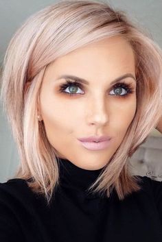 Chic Blunt Bob Hairstyles ★ See more: http://lovehairstyles.com/chic-blunt-bob-hairstyles/ Kort Bob, Short Hairstyle, Short Blonde Hair, Great Hair, Bob Hairstyles, Medium Length Hair Styles, Hair Trends, Hair Lengths, New Hair