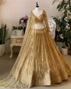 Golden Chaniya Choli, Chaniya Choli Poses, Dupatta Styling, Wedding Reception Outfits, Indian Wedding Reception Outfits, Diwali Animation, Indian Outfits Modern, Nikkah Ceremony, Wedding Reception Outfit