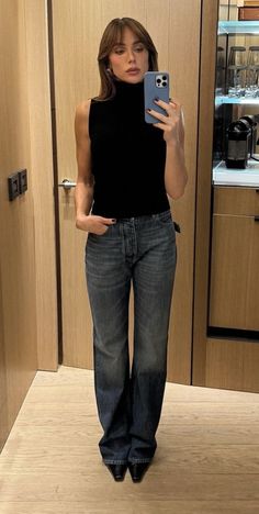 Big Slacks Outfit, Capsule Wardrobe Fits, Simple Casual Chic Outfits, Sophisticated Style Aesthetic, December Night Out Outfit, Copenhagen Night Outfit, French Women Winter Style, Holiday Outfits Jeans, London Fall Fashion 2024