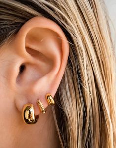 These braided twist huggie earrings add a touch of style to any outfit. Comfortable and versatile, they are the perfect accessory for everyday wear. Chunky Gold Huggie Hoop Earrings, Chunky Huggie Earrings, Jewelry Inspo Earrings, Chunky Gold Earrings, Luv Aj, Chunky Earrings, Earring Designs