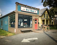 a store front with the word pie bar written on it