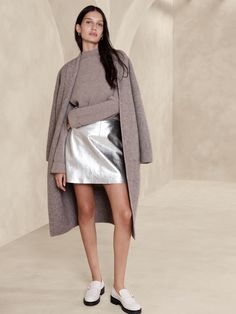 Luz Metallic Leather Mini Skirt | Banana Republic Metallic Puffer Skirt, Silver Skirt Outfits, Metallic Skirt Outfit, Leather Mini Skirt Outfit, Elegant Midi Skirt, Mini Skirt Outfit, Silver Skirt, Stylist Outfit, Comfort Fashion