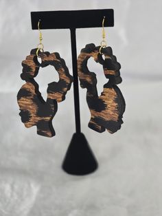 Celebrate heritage and style with these unique Afrocentric earrings featuring the elegant side profile of an African American woman. Her natural hair puff beautifully incorporates the outline of the African continent, symbolizing strength, beauty, and cultural pride. Crafted with attention to detail, these lightweight earrings make a bold statement for any occasion. Perfect for those who love to showcase their roots and embrace their identity with pride. Natural Hair Puff, Afrocentric Earrings, Hair Puff, African Continent, American Woman, Side Profile, Lightweight Earrings, African American Women, Holiday Deals