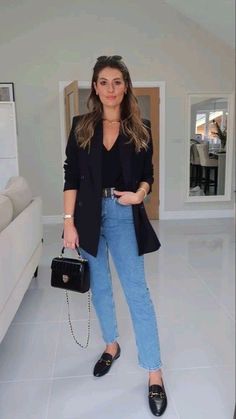 Look Para o Trabalho Descubra a moda feminina perfeita, clique para explorar uma variedade exclusiva de peças sofisticadas. #minimalista / roupa elegante/ shein Office Wear Outfit, Casual Office Wear, Jeans Outfit Women, Everyday Casual Outfits, Summer Trends Outfits, Casual Work Outfit, Outfit Jeans