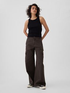 Low Rise Cargo Baggy Khakis Throwing Fits, Cargo Pants Style, Cargo Pants Outfit, Style Makeover, Middle Aged Women, Clothing Pieces, Water Retention, Soil Health, Cargo Pant