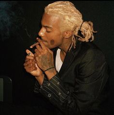 Playboi Carti Blonde Hair, Dreadlocks Men, La Street Style, Wallpaper Rosa, Blonde Dreads, Anime Rapper, Lil Pump, Rap Aesthetic, Black Couples Goals