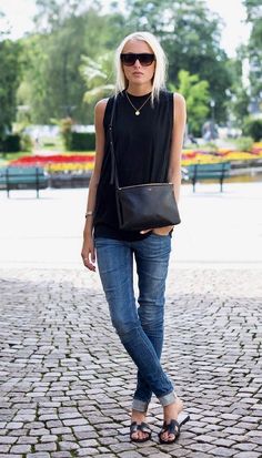 Celine Trio, Athleisure Outfits Summer, Jeans Outfit Casual, Outfit Jeans, Street Style Trends, Street Style Summer, Outfit Trends, Sport Chic