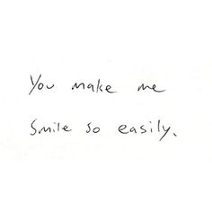 a handwritten note with the words you make me smile so easily