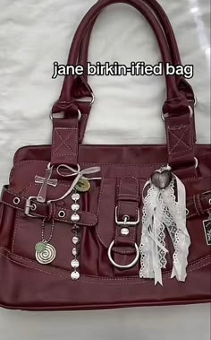 Jane Birken Bag Aesthetic, Bags Vintage Aesthetic, Jane Birkin Bag Style, Jane Birkin Decorated Bag, Bag Inside Aesthetic, Personalized Bags Ideas, Vintage Birkin Bag, Jane Birkifying My Bag, Birkinified Bag