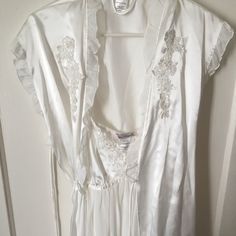 Beautiful Bridal Sleeping Gown With Matching Robe, Great Bridal Shower Gift, Never Worn Fitted White Gown For Sleep, Fitted White Sleep Gown, Fitted Satin Sleepwear For Wedding, Fitted Sleeveless Sleepwear For Wedding, White Sleeveless Wedding Sleepwear, White Sleeveless Sleepwear For Wedding, Sleeping Gown, Bridal Sleepwear, Lace Camisole Top