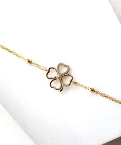 14K Gold Clover Bracelet This elegant bangle bracelet is 14K gold and showcases the symbol of luck, a four leaf clover. It has a unique design and is perfect for everyday wear as it is made of solid gold and won't tarnish. It is a wonderful gift for a special person or for yourself. Features: * This necklace is made of patented 14K solid gold. * It has a 18 cm chain. * Weight: 2,23 grams Packaging: You will get your jewelry in a beautiful pink Pharos Jewellery box. This box will protect your pre Elegant Good Luck Bracelet Jewelry, Elegant Good Luck Jewelry Bracelet, Bride Bracelet, Amulet Bracelet, Lucky Charm Bracelet, Gold Jewellry, Protection Amulet, Elegant Bracelet, Minimalist Bracelet