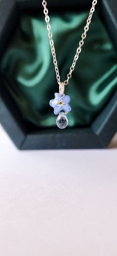 Handmade necklace, made by myself. Necklace made using real forget me not flower, glass drop and UV resin.  The chain and findings are from 925 sterling silver.  Pendant dimensions: approx. 15 mm Jewellery comes in a unique handmade gift box and will be wrapped with care so it is ready as a gift for yourself or someone special. Jewellery are one of a kind and therefore there might be slight difference between images and the product you will receive. Any questions, please do not hesitate to conta Forget Me Not Flower, Jewelry Birthday, Birthday Jewelry Gift, Flower Jewelry, Birthday Gift For Her, Forget Me Not, Uv Resin, Handmade Necklace, Flower Jewellery