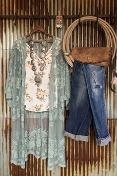 Stile Boho Chic, Mode Kimono, Pieces Of Clothing, Western Style Outfits, Estilo Hippie, Country Girl Style, Country Fashion, Mode Boho