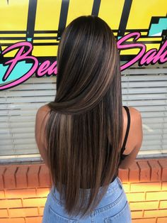 Rambut Brunette, Black Hair Balayage, Brunette Balayage, Brunette Hair With Highlights, Hair Streaks, Brown Hair With Blonde Highlights, Brunette Balayage Hair