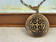 Celtic knot locket in antiqued brass hangs on antiqued brass chain with lobster clasp. No beginning and no ending, the eternity of life. Measurement: Locket is about 1.3 inch (33mm) wide on 18 inch chain. If you have a preferred length for the chain, please let me know in message to seller box and I will adjust it before shipping. Silver plated version listed here, http://www.etsy.com/listing/89558480/the-eternal-knot-celtic-knot-locket?ga_search_query=knot%2Blocket%2B&ga_search_type=user_sh Antique Gold Bohemian Locket Necklace, Antique Brass Locket Necklace Nickel Free, Antique Gold Medallion Locket Necklace In Bohemian Style, Antique Gold Bohemian Medallion Locket Necklace, Bohemian Brass Medallion Locket Necklace, Bohemian Antique Gold Medallion Locket Necklace, Antique Brass Nickel-free Locket Necklace, Bohemian Antique Gold Brass Locket Necklace, Antique Gold Medallion Locket Necklace With Intricate Design