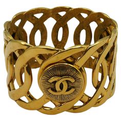 CHANEL vintage gold tone cuff bracelet featuring a rigid chain design embellished with 3 CC medallions. Slips on (no clasp). Embossed CHANEL Made in France. Indicative measurements : inner circumference approx. 21.05 cm (8.29 inches) / width approx. 4.4 cm (1.73 inches) / outer diameter approx. 6.9 cm (2.72 inches). Material : Gold tone metal hardware. NOTES - This is a preloved vintage item, therefore it might have imperfections. - Colors may differ slightly from actual product appearance due t Luxury Vintage Chain Bracelet, Luxury Vintage Gold Bracelet As A Gift, Luxury Vintage Gold Bracelet Gift, Luxury Vintage Cuff Bracelet, Luxury Vintage Round Bracelets, Luxury Vintage Cuff Bracelet For Women, Luxury Vintage Link Chain Bracelet, Vintage Gold Cuff Bracelet With Jubilee Design, Vintage Gold Jubilee Cuff Bracelet