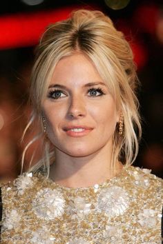 Bridal bangs - Curtain bangs with wedding updos, loose wavy hair Sienna Miller Hair, Siena Miller, Bangs Updo, Sienna Miller Style, Belle Hairstyle, Blonde Bangs, Magic Hair, Photographer Photoshoot, Sienna Miller