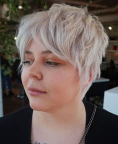 Short Length Blonde Wolf Cut Messy Short Hair Round Face, Shaggy Pixie For Fine Hair, Shaggy Pixie Bob Haircut, Pixie Shaggy Haircut, Shaggy Pixie With Bangs, Shag Pixie Cut Round Face, Copper Pixie Hair, Plus Size Pixie Cut, Short Shag Hairstyles Shaggy Pixie